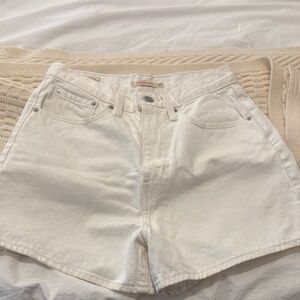 Levi’s High Rise Loose Shorts - white/cream